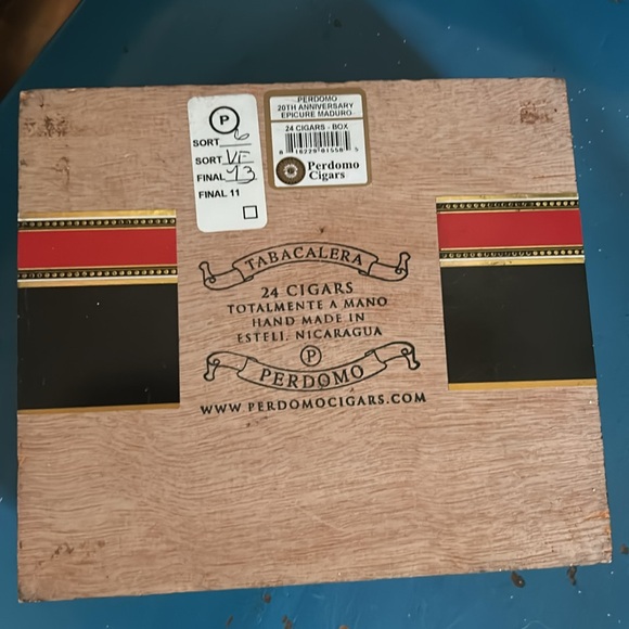Perdomo 20th Anniversary Maduro SOLID WOOD Cigar Box - Picture 12 of 12